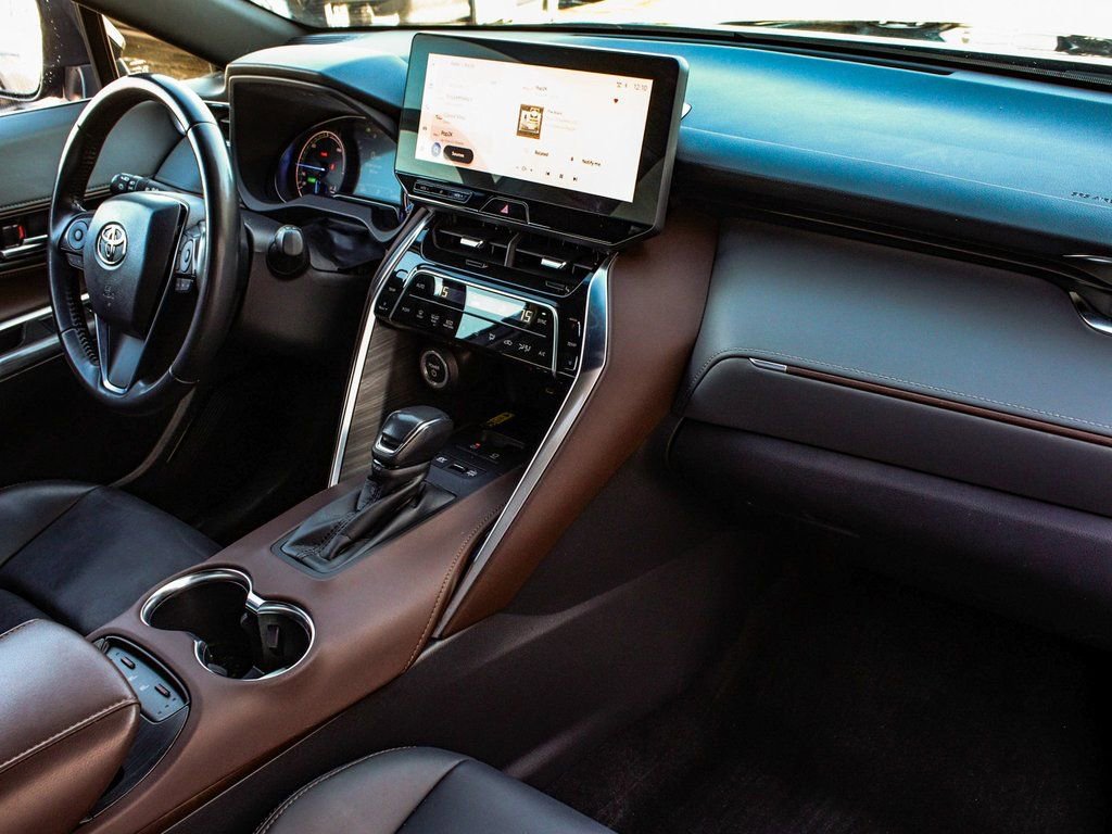 Used 2023 Toyota Venza XLE image 40