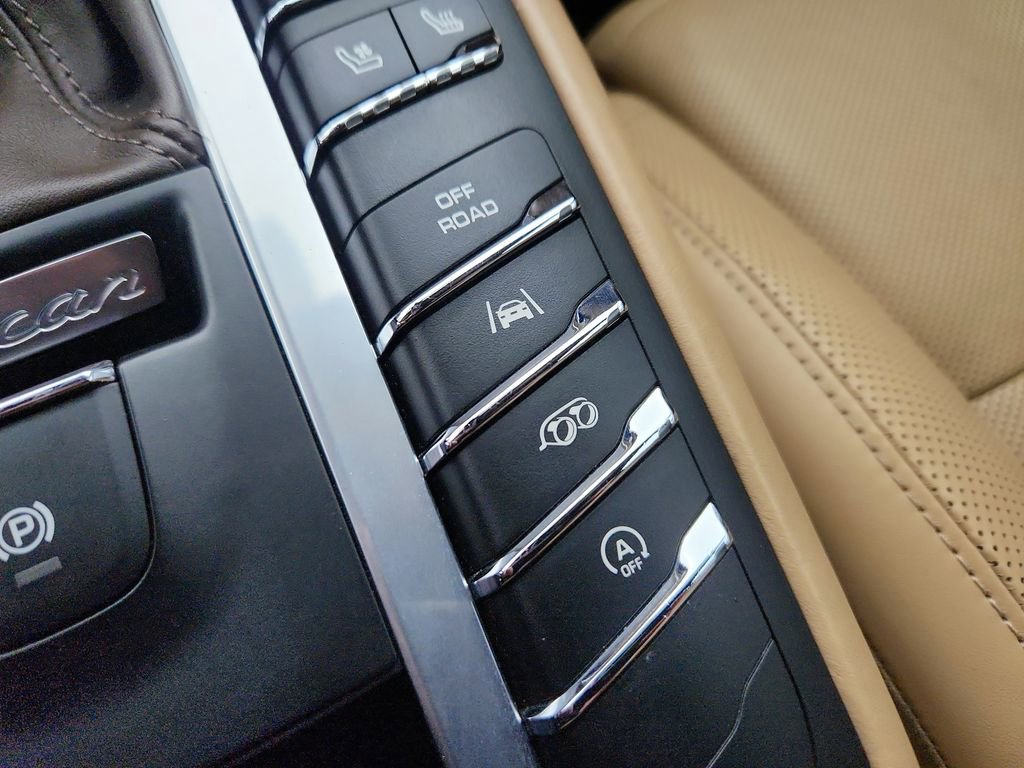 Used 2017 Porsche Macan GTS AWD/4WD image 38