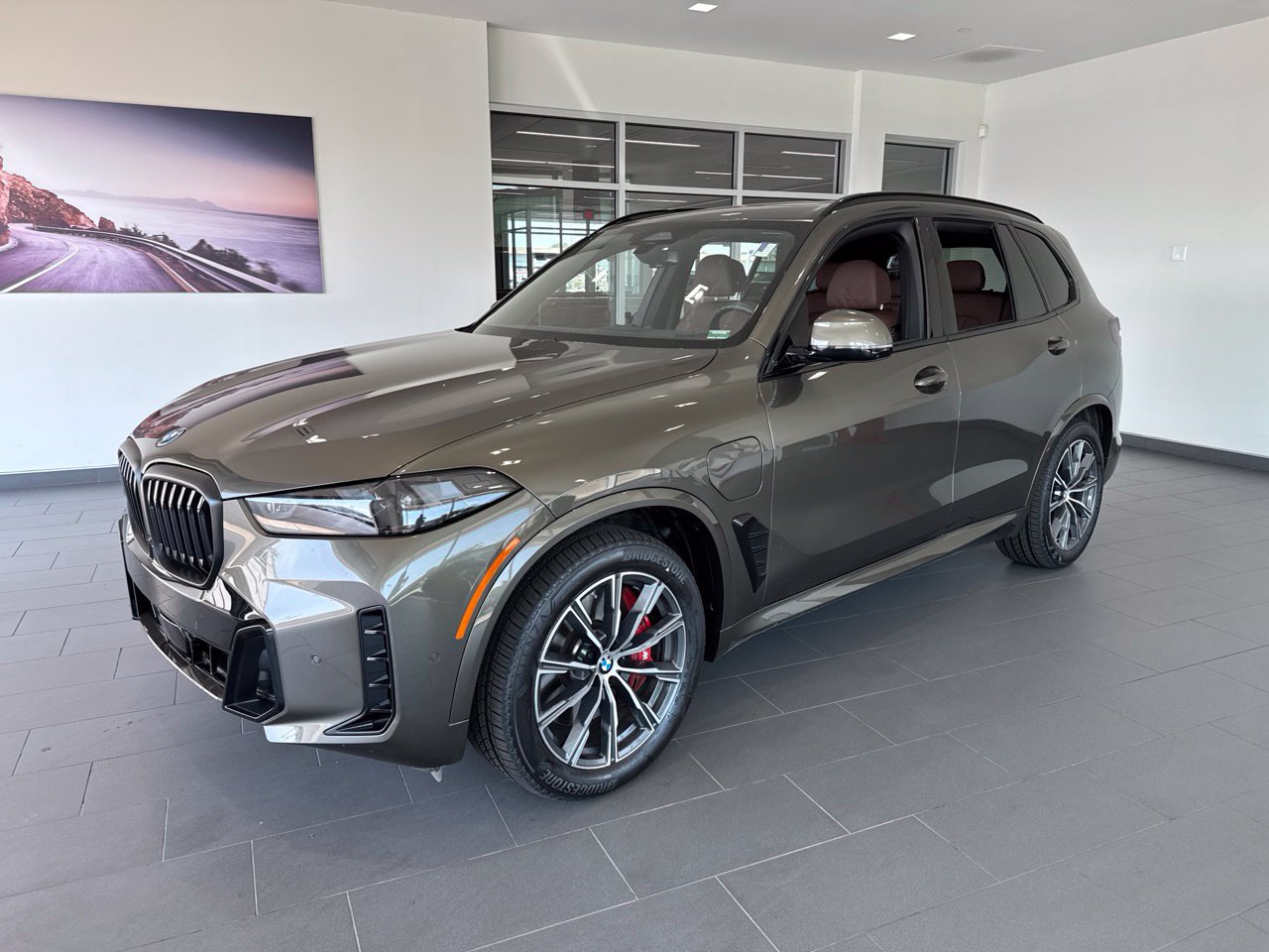 Used 2026 BMW X5 xDrive50e w/ M Sport Package AWD/4WD image 4