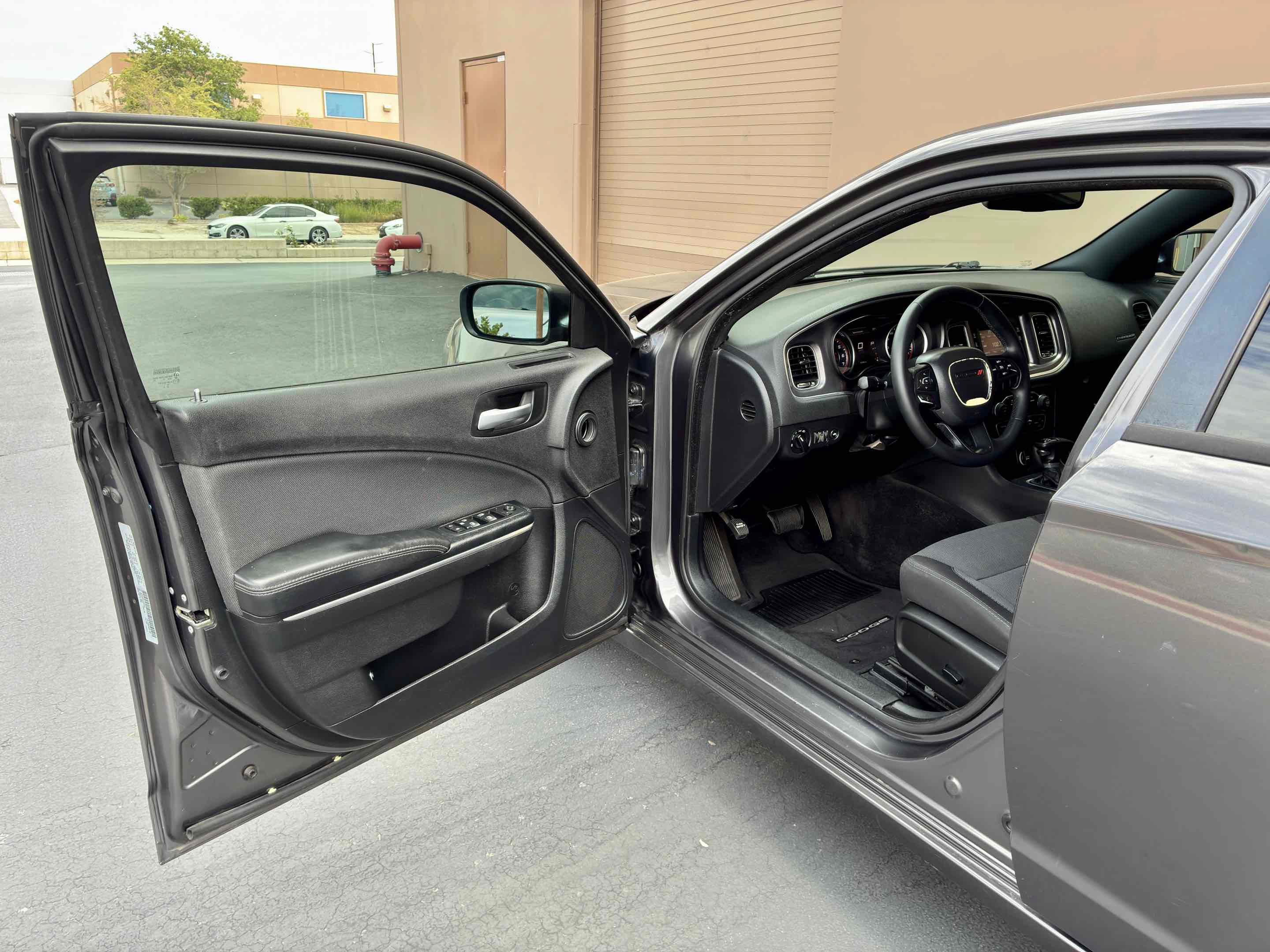 Used 2015 Dodge Charger SE RWD image 34