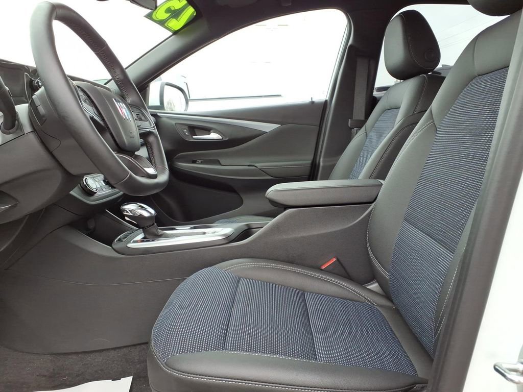 Certified 2025 Buick Envista Preferred w/ Convenience I Package FWD image 12