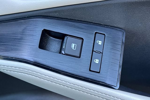 Used 2024 Nissan Rogue SV FWD image 22