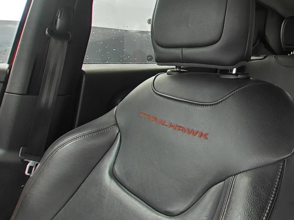 Used 2015 Jeep Renegade Trailhawk w/ Premium Leather Group AWD/4WD image 9