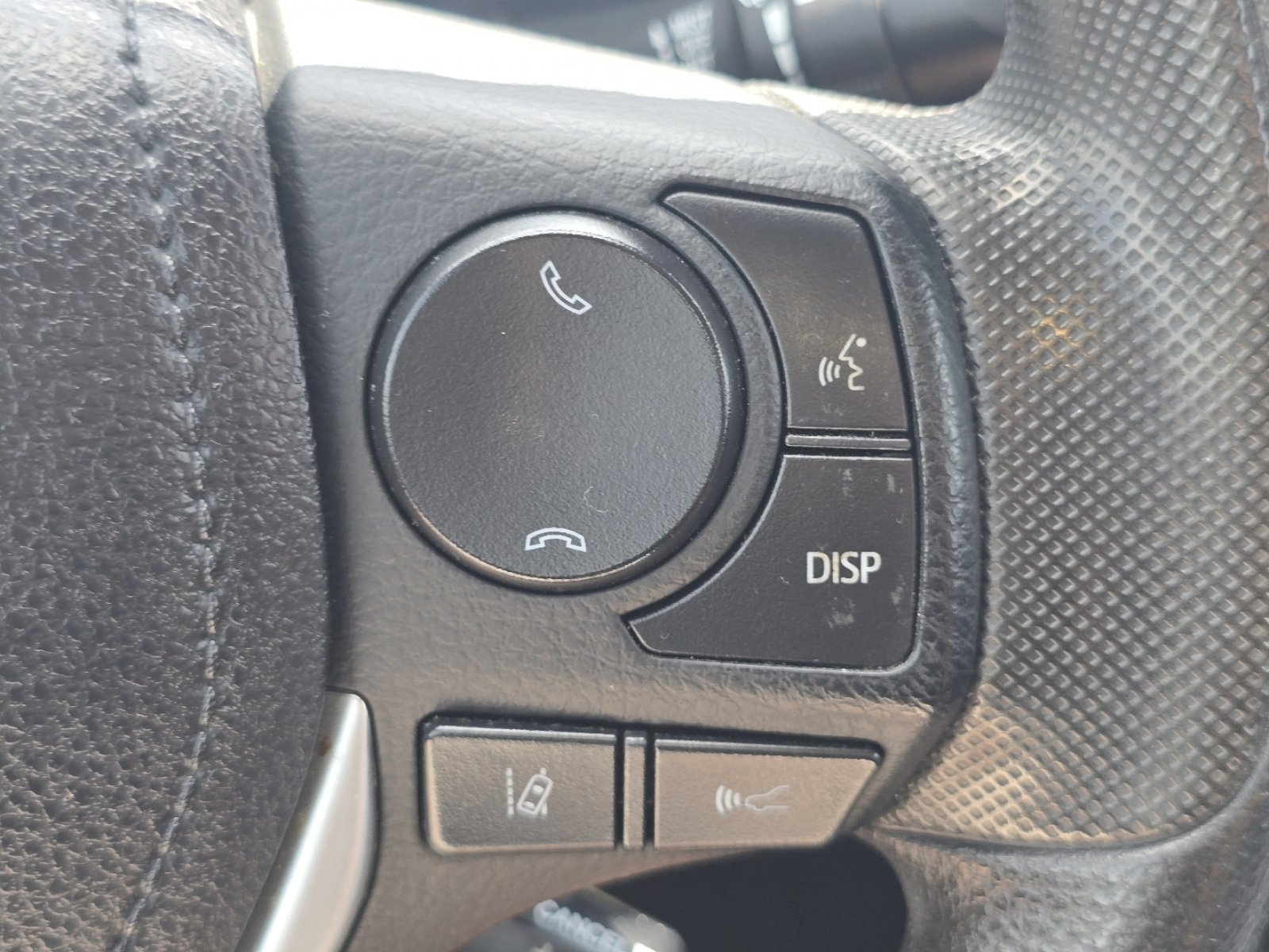 Used 2017 Toyota Corolla LE w/ Carpet Mat Package (TMS) FWD image 31