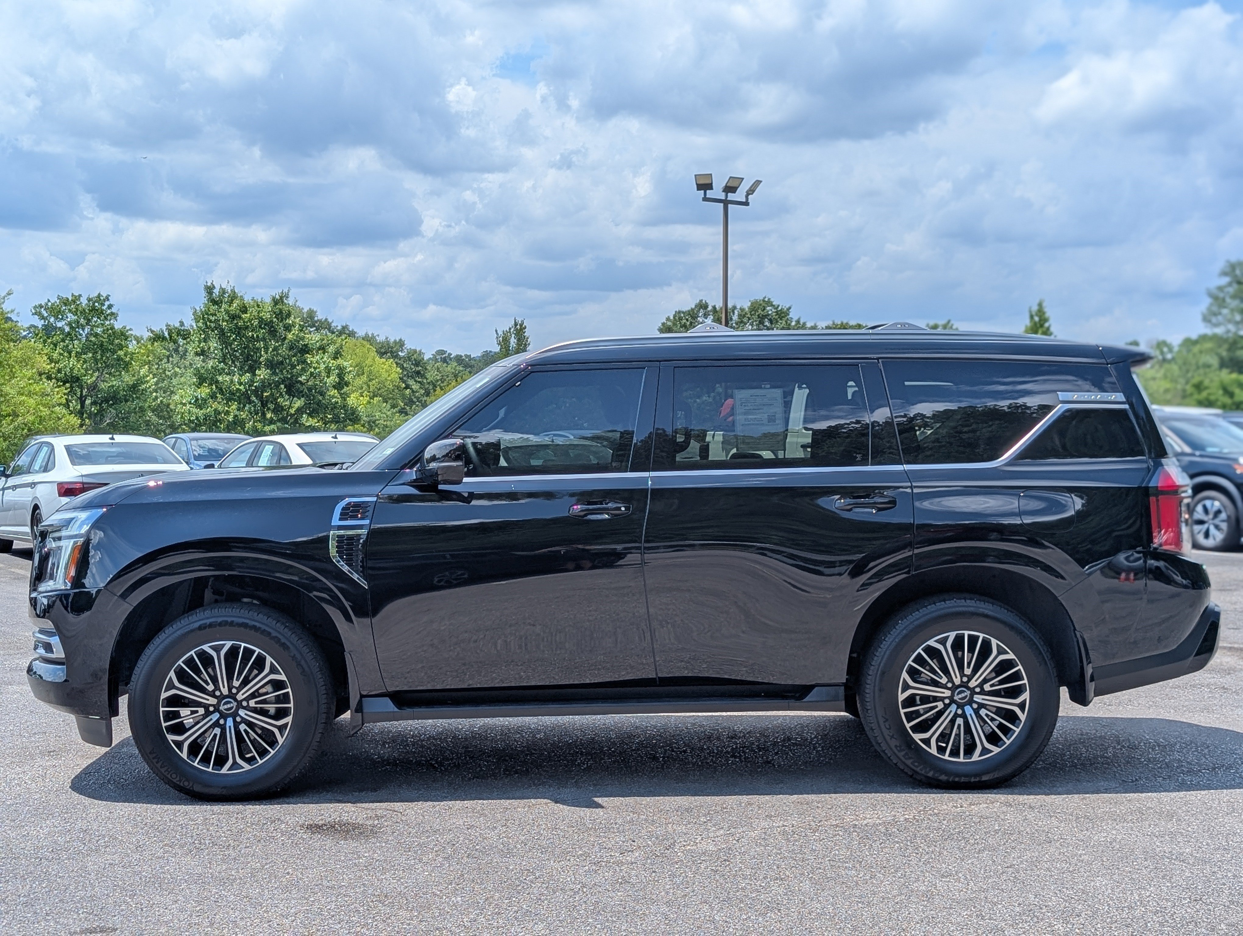 Used 2025 Nissan Armada SL w/ Captain's Chari Seat Package AWD/4WD image 6