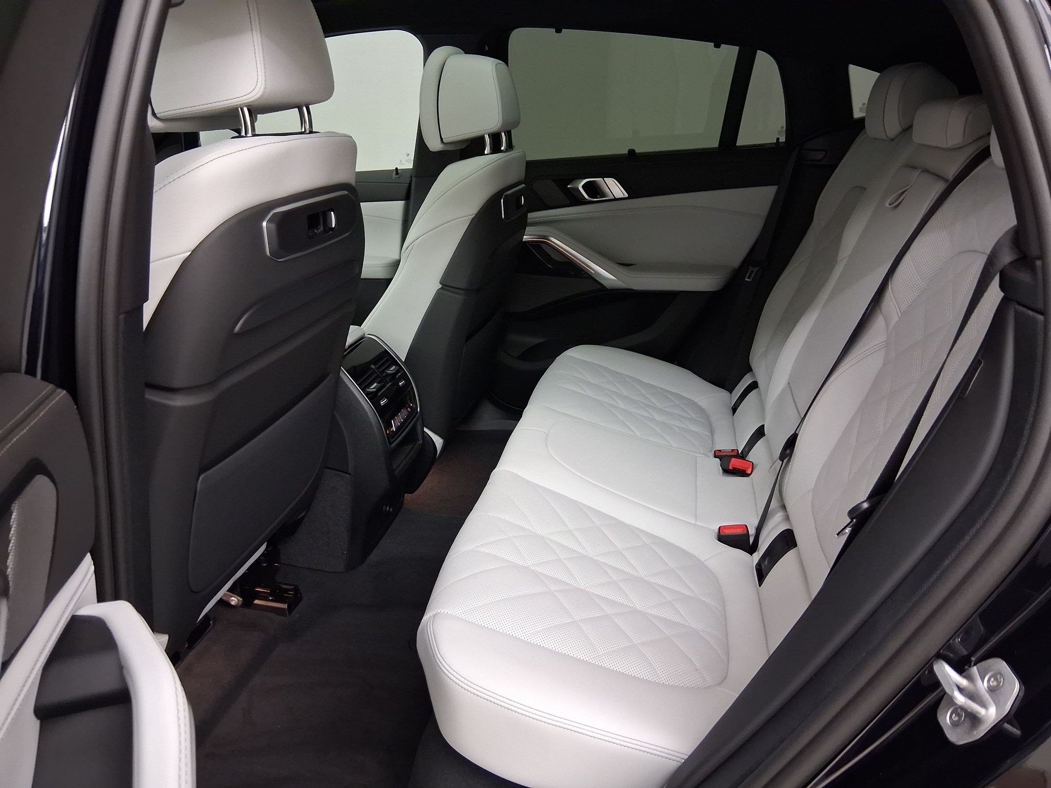 New 2026 BMW X6 xDrive40i w/ Executive Package AWD/4WD image 14