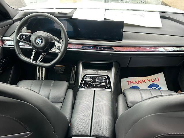 Used 2023 BMW 760i xDrive AWD/4WD image 25