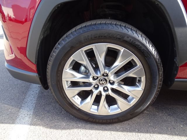 Used 2025 Toyota RAV4 XLE Premium AWD/4WD image 7