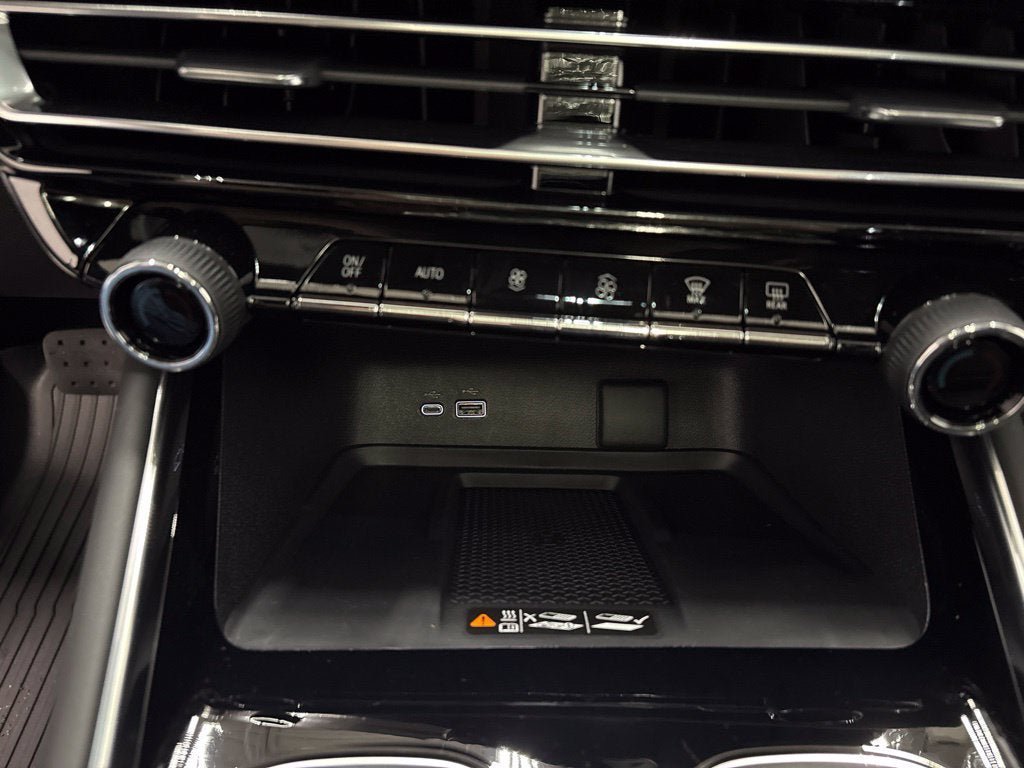 New 2027 Chevrolet Traverse RS w/ LPO, Floor Liner Package AWD/4WD image 19