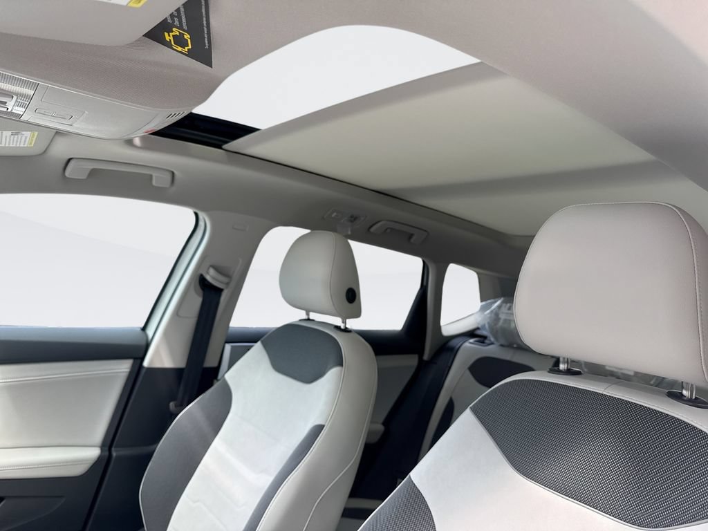 New 2026 Volkswagen Taos SE FWD image 16
