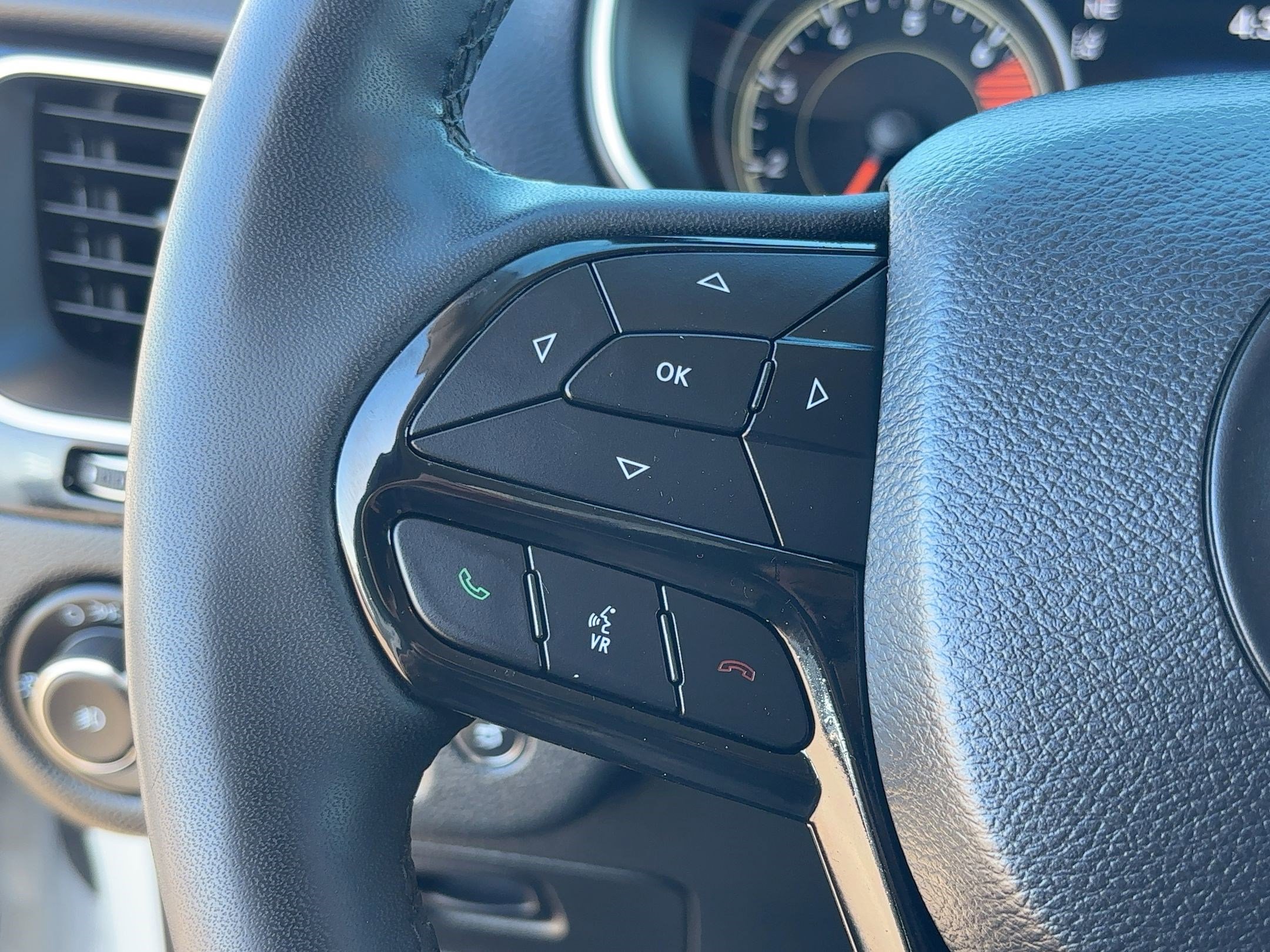 Used 2023 Jeep Cherokee Altitude Lux image 17