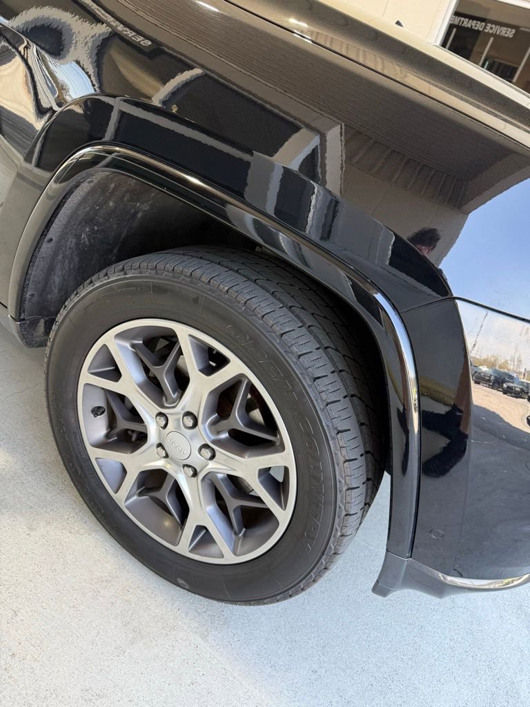 Used 2018 Jeep Grand Cherokee Limited image 3