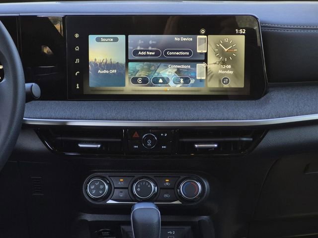 Used 2025 Nissan Kicks SV w/ Illumination Package image 11