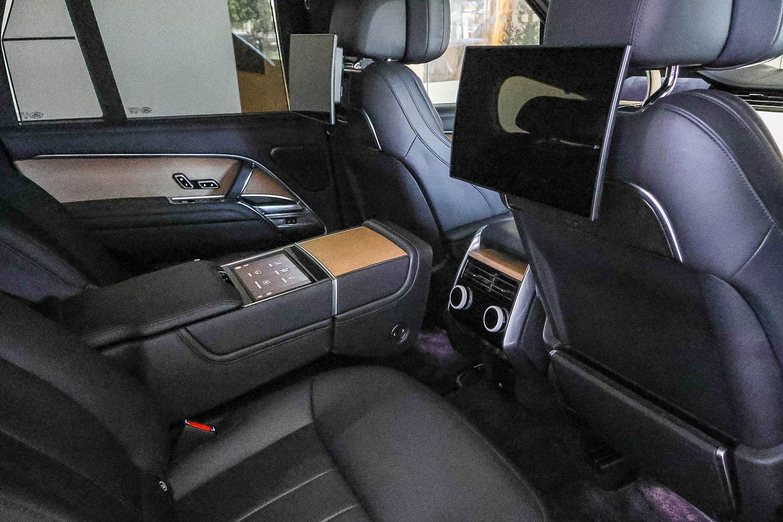 Used 2024 Land Rover Range Rover SV image 20