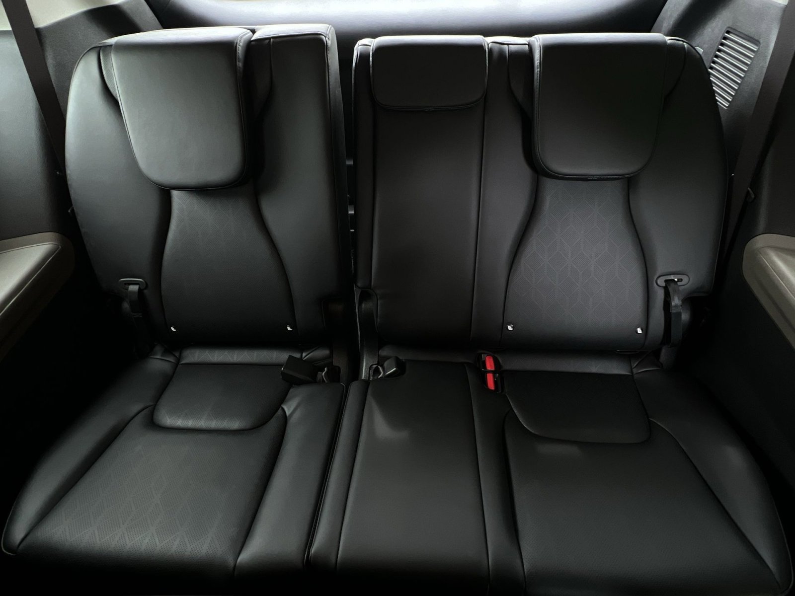 Used 2025 Kia Carnival EX FWD image 42