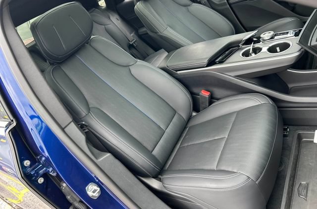 Used 2024 Cadillac Lyriq Luxury w/ LPO, Floor Liner Package AWD/4WD image 10