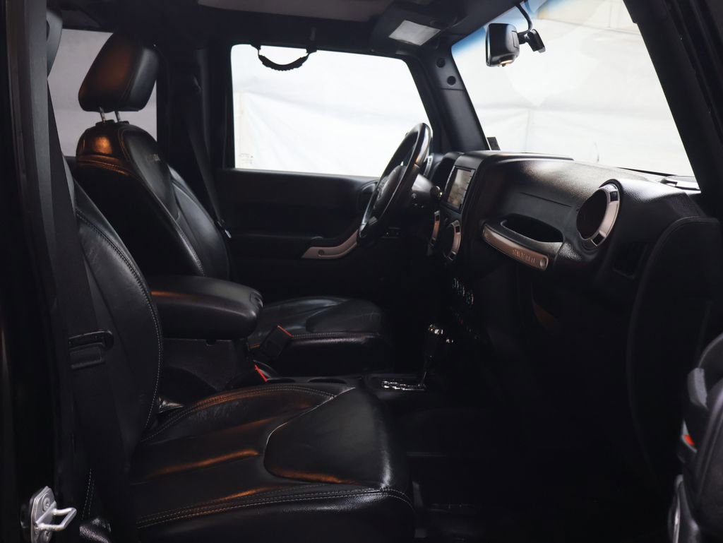 Used 2016 RAM 1500 Laramie w/ Convenience Group AWD/4WD image 10