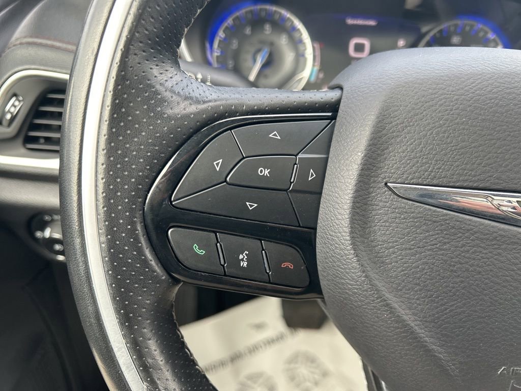 Used 2019 Chrysler Pacifica Limited image 32