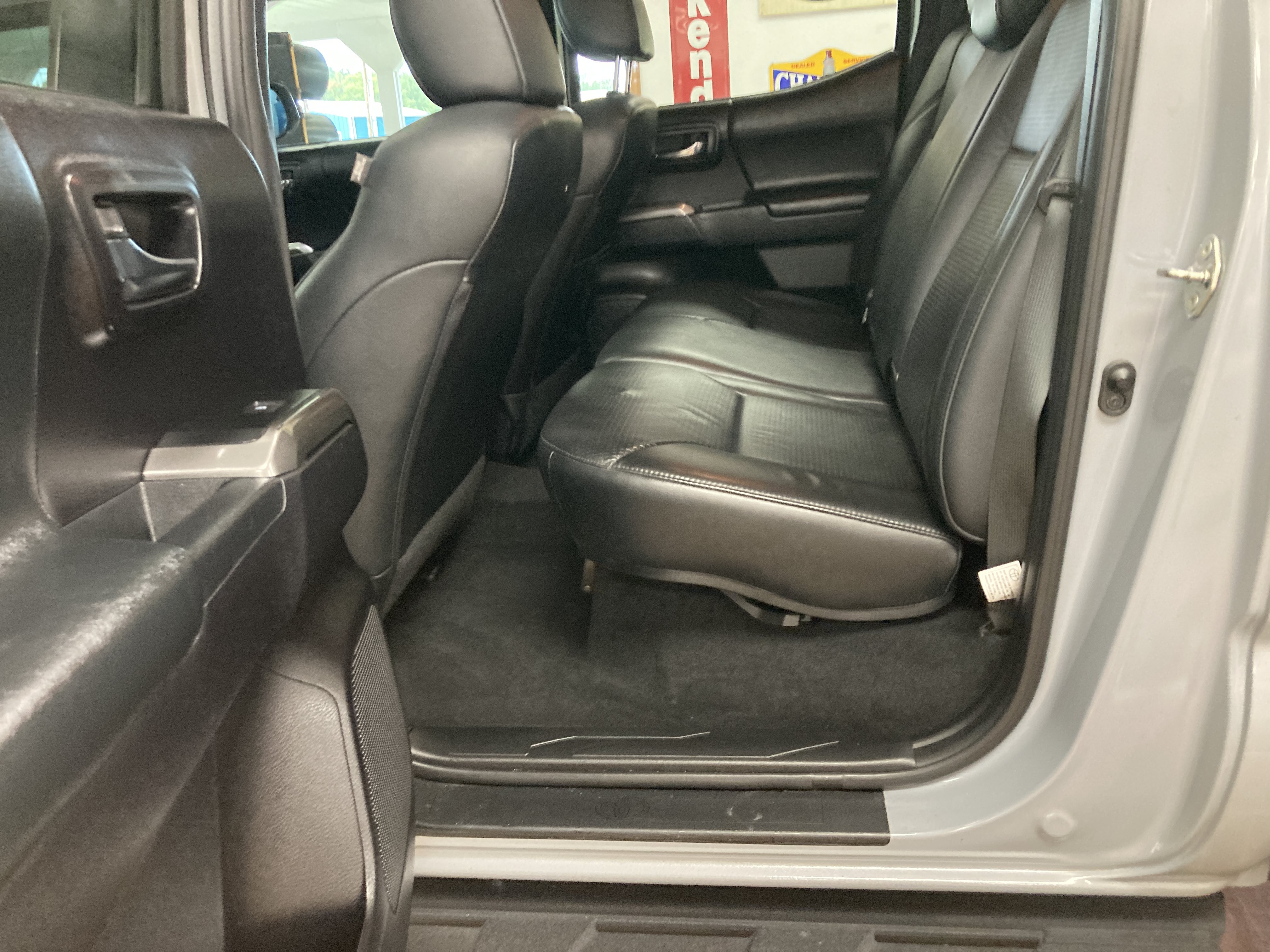 Used 2020 Toyota Tacoma Limited AWD/4WD image 16