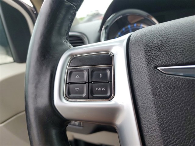 Used 2011 Chrysler Town & Country Touring image 12