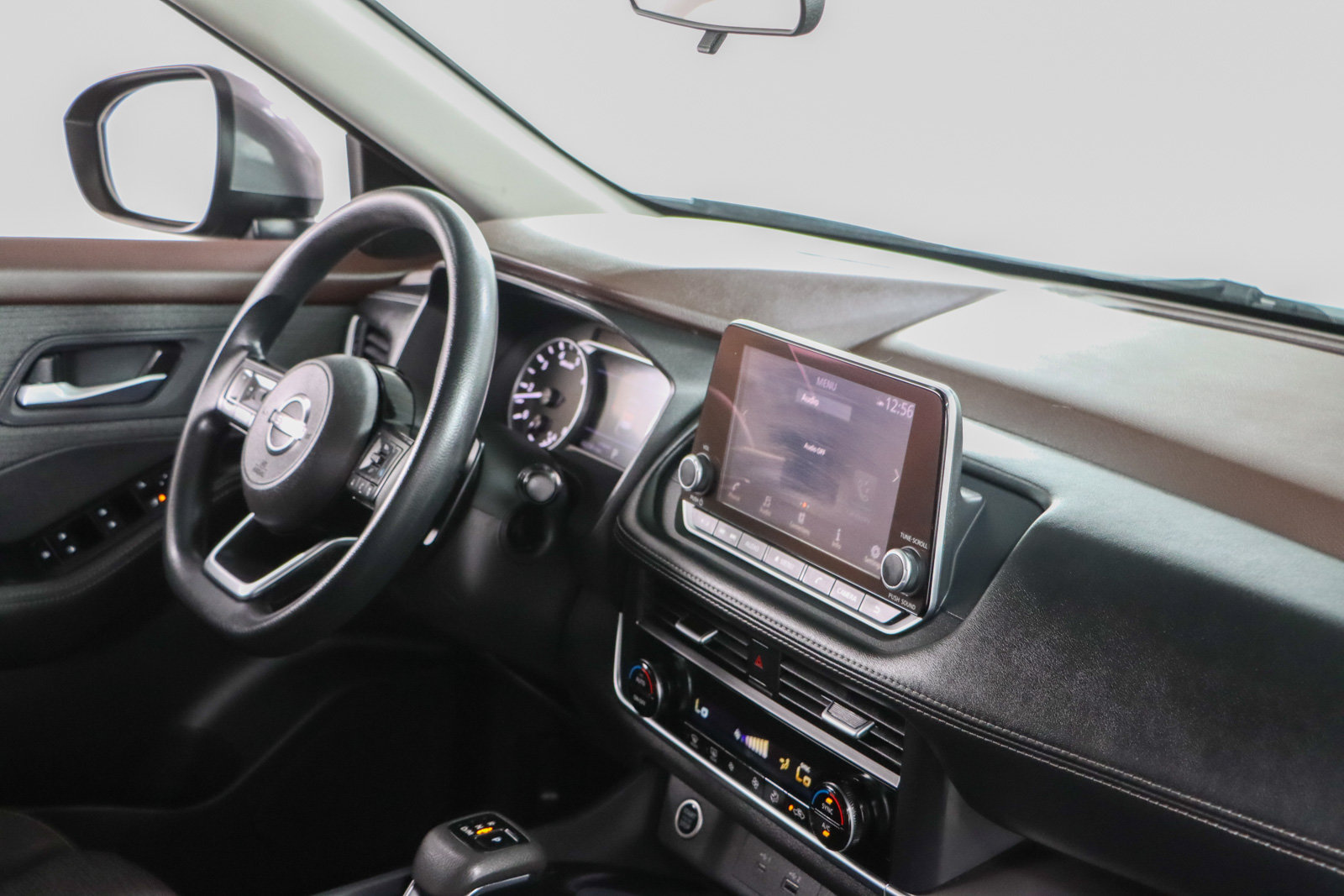 Used 2023 Nissan Rogue SV FWD image 25