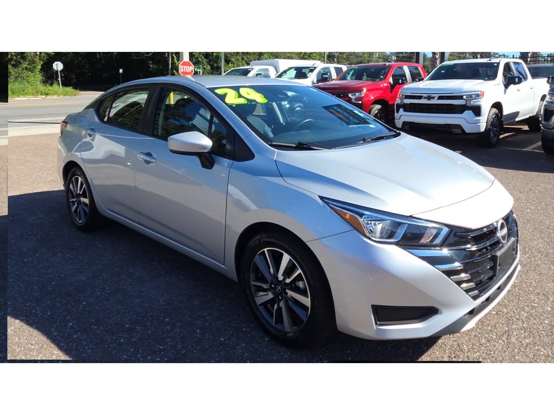 Used 2024 Nissan Versa SV FWD image 2