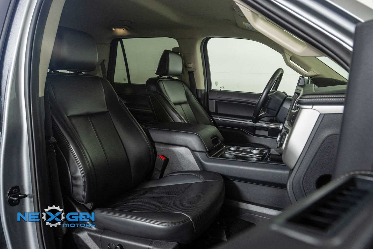 Used 2024 Ford Expedition XLT image 43