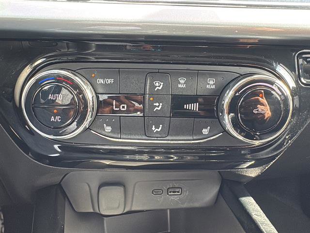 Used 2025 Chevrolet Trax LT w/ LT Convenience Package FWD image 25