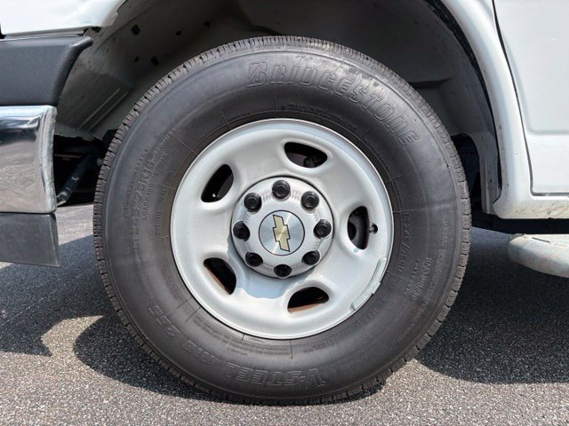 Used 2025 Chevrolet Express 2500 w/ Driver Convenience Package RWD image 18