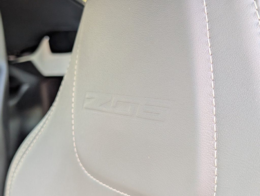 Used 2015 Chevrolet Corvette Z06 w/ 3LZ Preferred Equipment Group RWD image 32