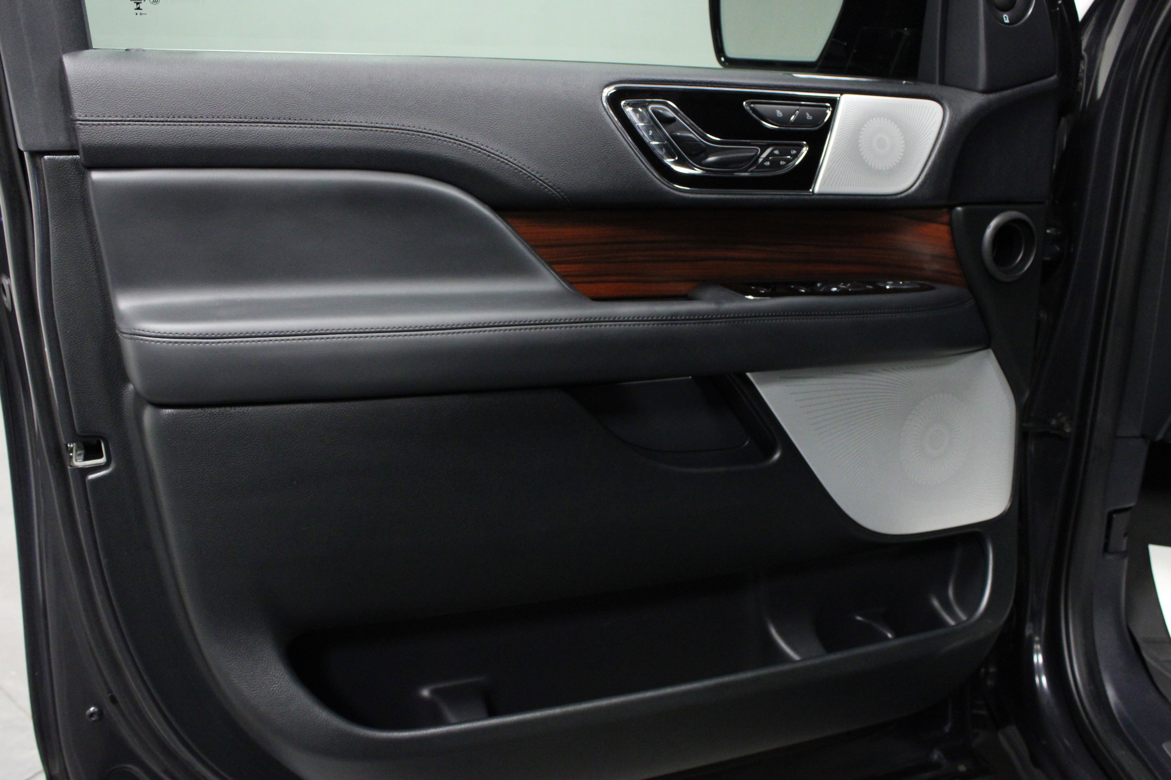 Used 2024 Lincoln Navigator Reserve w/ Equipment Group 201A image 11