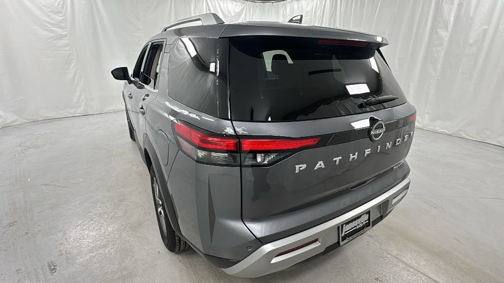 Used 2025 Nissan Pathfinder SL image 5
