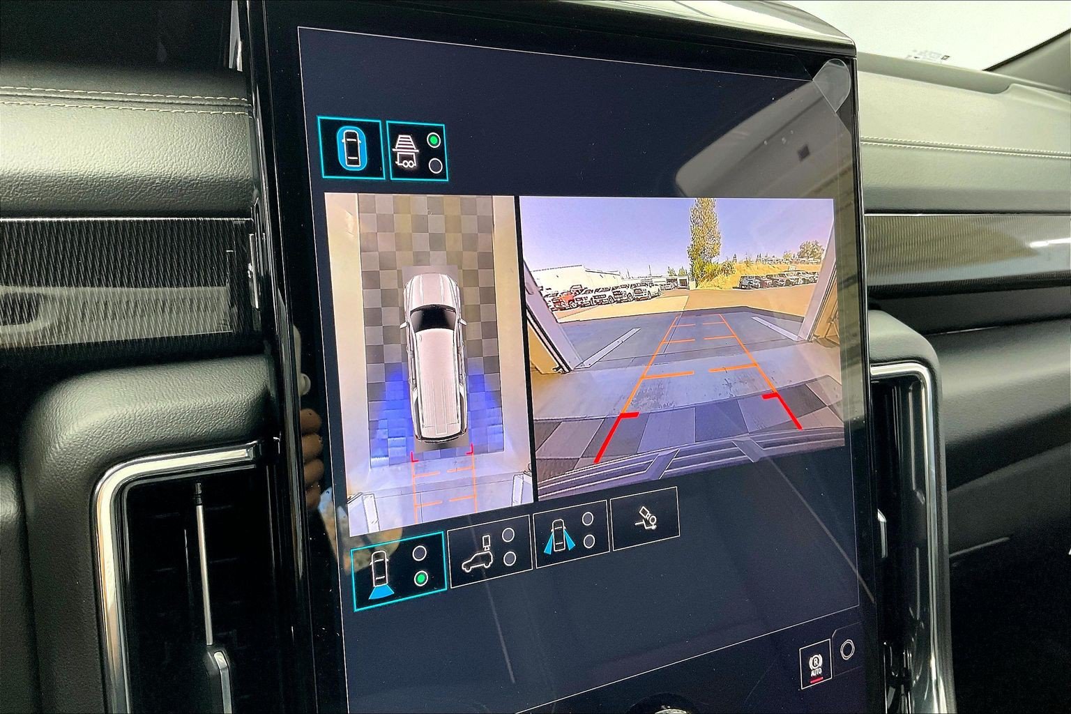New 2026 GMC Yukon XL Elevation AWD/4WD image 13