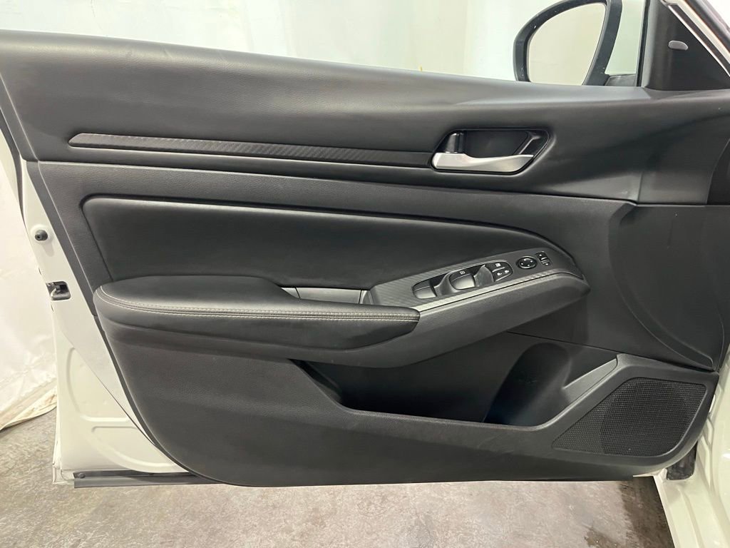 Used 2025 Nissan Altima 2.5 SV w/ SV Special Edition Package AWD/4WD image 9