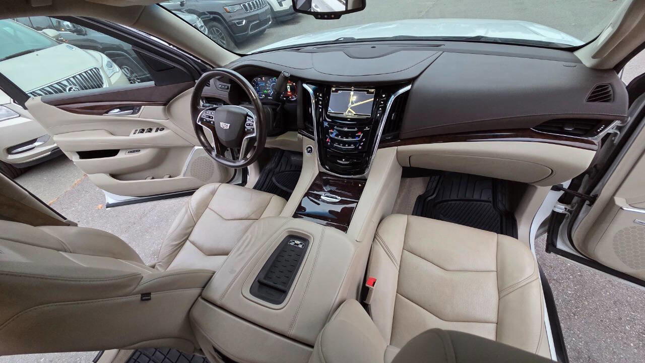 Used 2016 Cadillac Escalade ESV Premium image 40