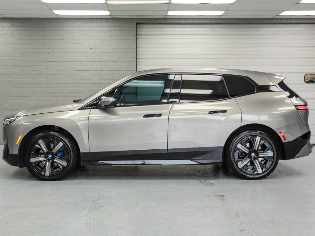 Used 2024 BMW iX xDrive50 w/ Sport Package AWD/4WD image 4