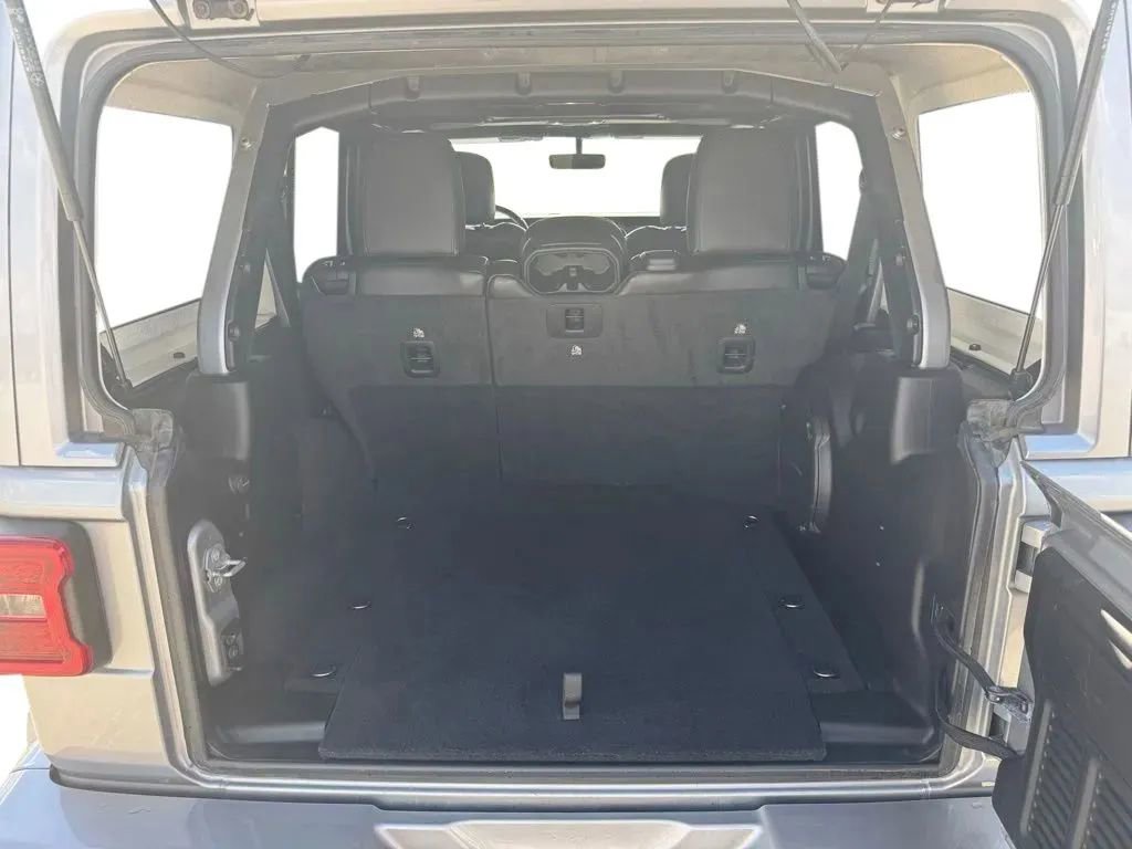 Used 2020 Jeep Wrangler Unlimited Sahara AWD/4WD image 27