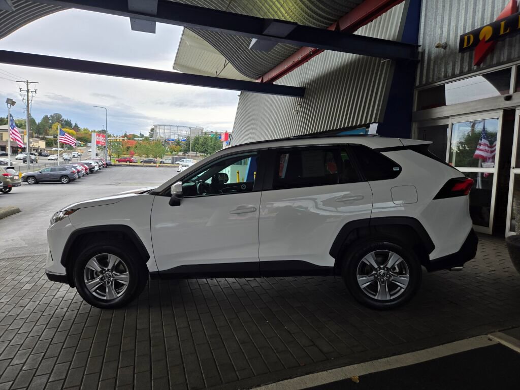 Used 2024 Toyota RAV4 XLE w/ Convenience Package image 8