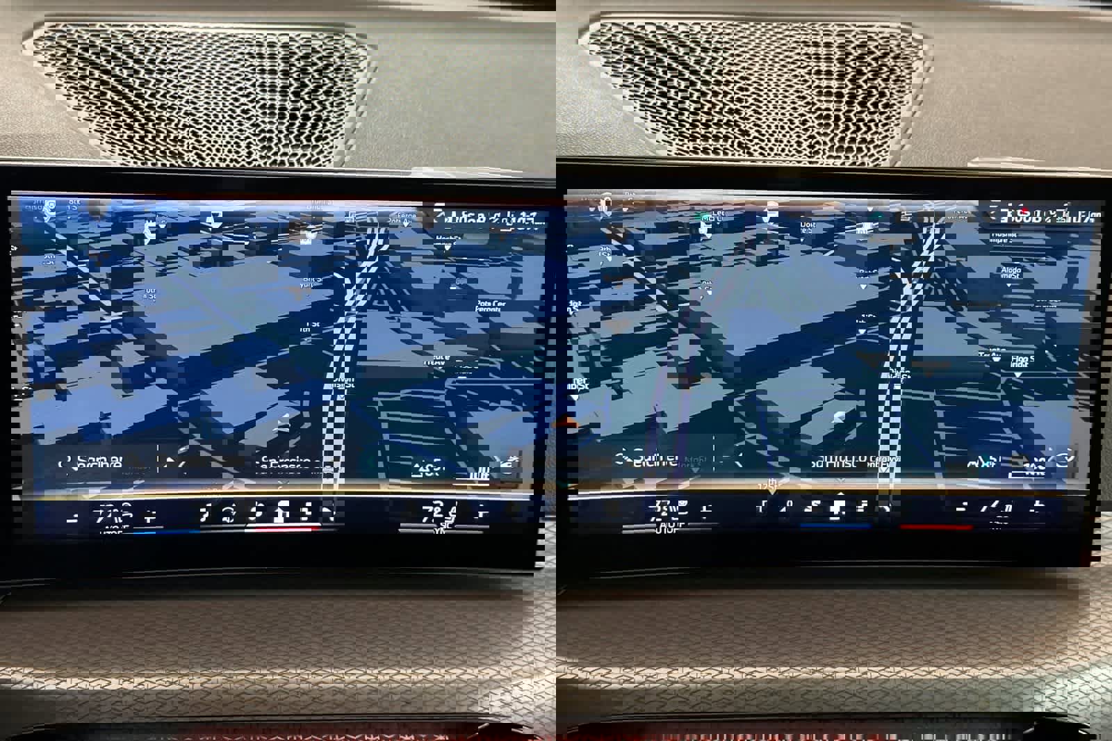 Used 2025 BMW 330i Sedan w/ Premium Package image 18