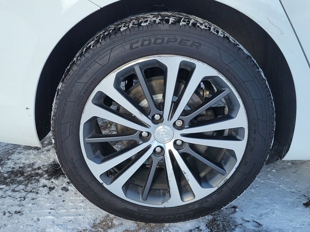 Used 2018 Buick Regal Preferred w/ Sights and Sounds Package image 5