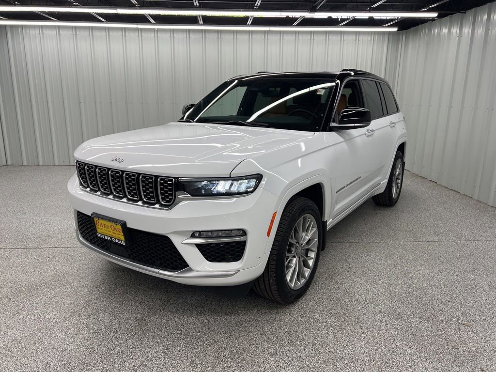 Used 2025 Jeep Grand Cherokee Summit w/ MOPAR Finishing Package AWD/4WD image 3