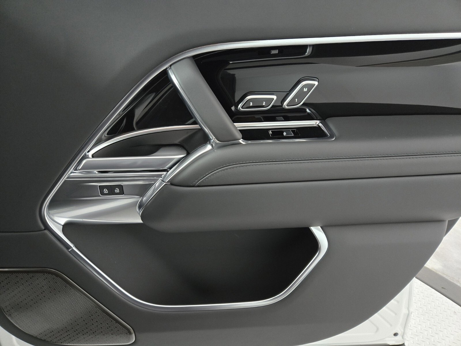New 2025 Land Rover Range Rover Autobiography image 18