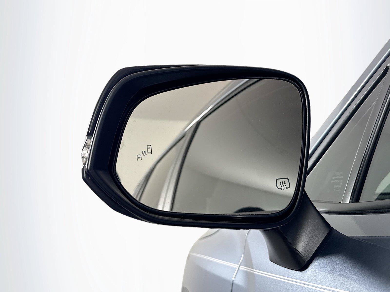 Certified 2025 Toyota Corolla Cross LE w/ Moonroof Package FWD image 5