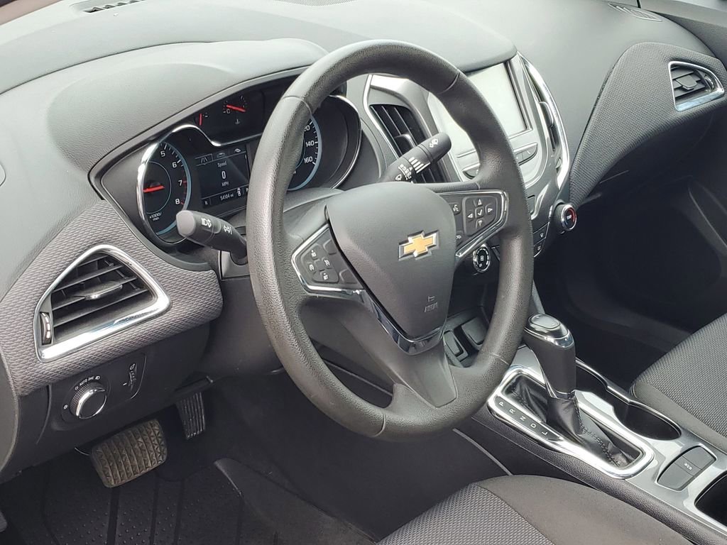 Used 2018 Chevrolet Cruze LT FWD image 6