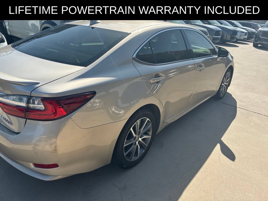Used 2016 Lexus ES 300h w/ Luxury Package w/Wood Trim FWD image 17