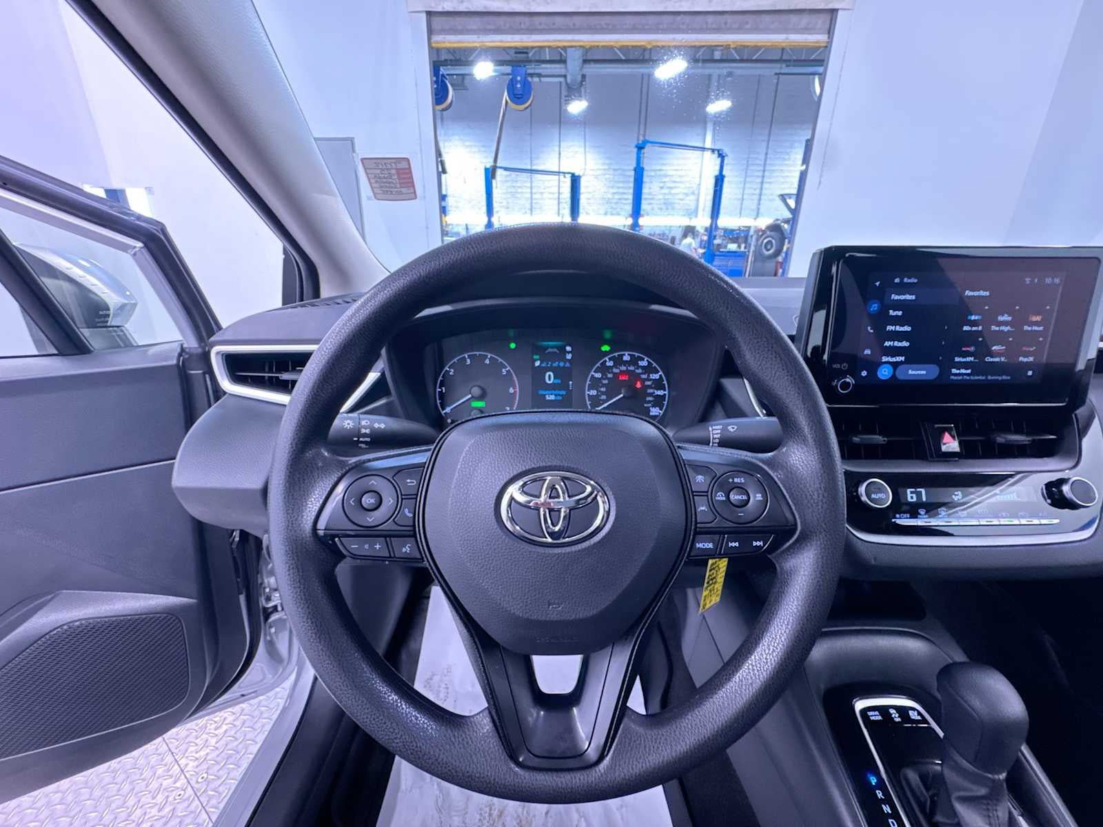 Used 2025 Toyota Corolla LE FWD image 15