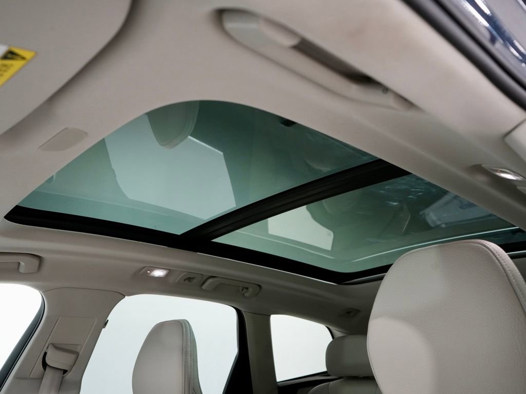 Used 2023 Volvo XC60 B5 Plus w/ Climate Package image 5