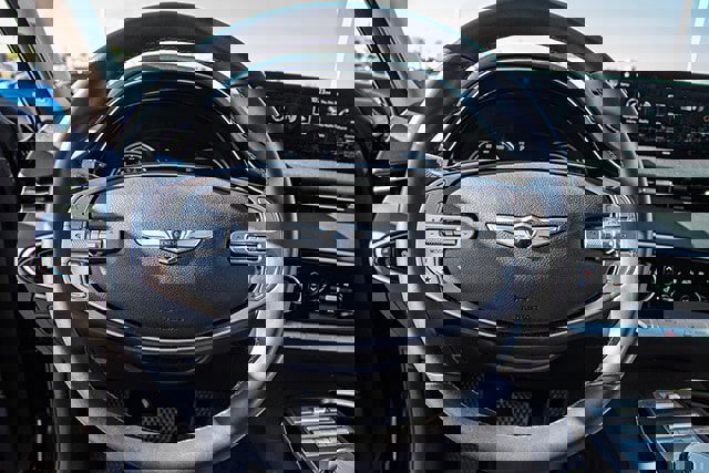 Used 2025 Genesis GV70 2.5T image 8