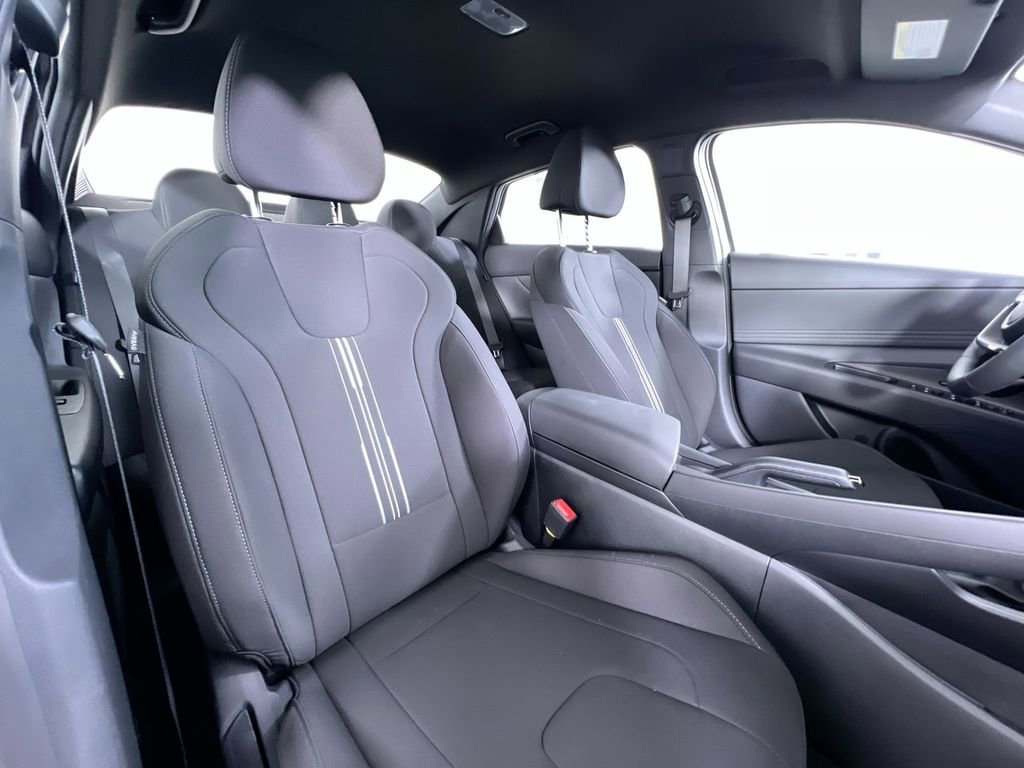 Used 2025 Hyundai Elantra Sport image 26