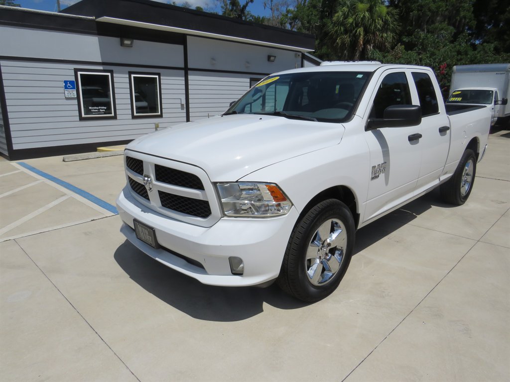 Used 2019 RAM 1500 Express w/ Express Value Package AWD/4WD image 3
